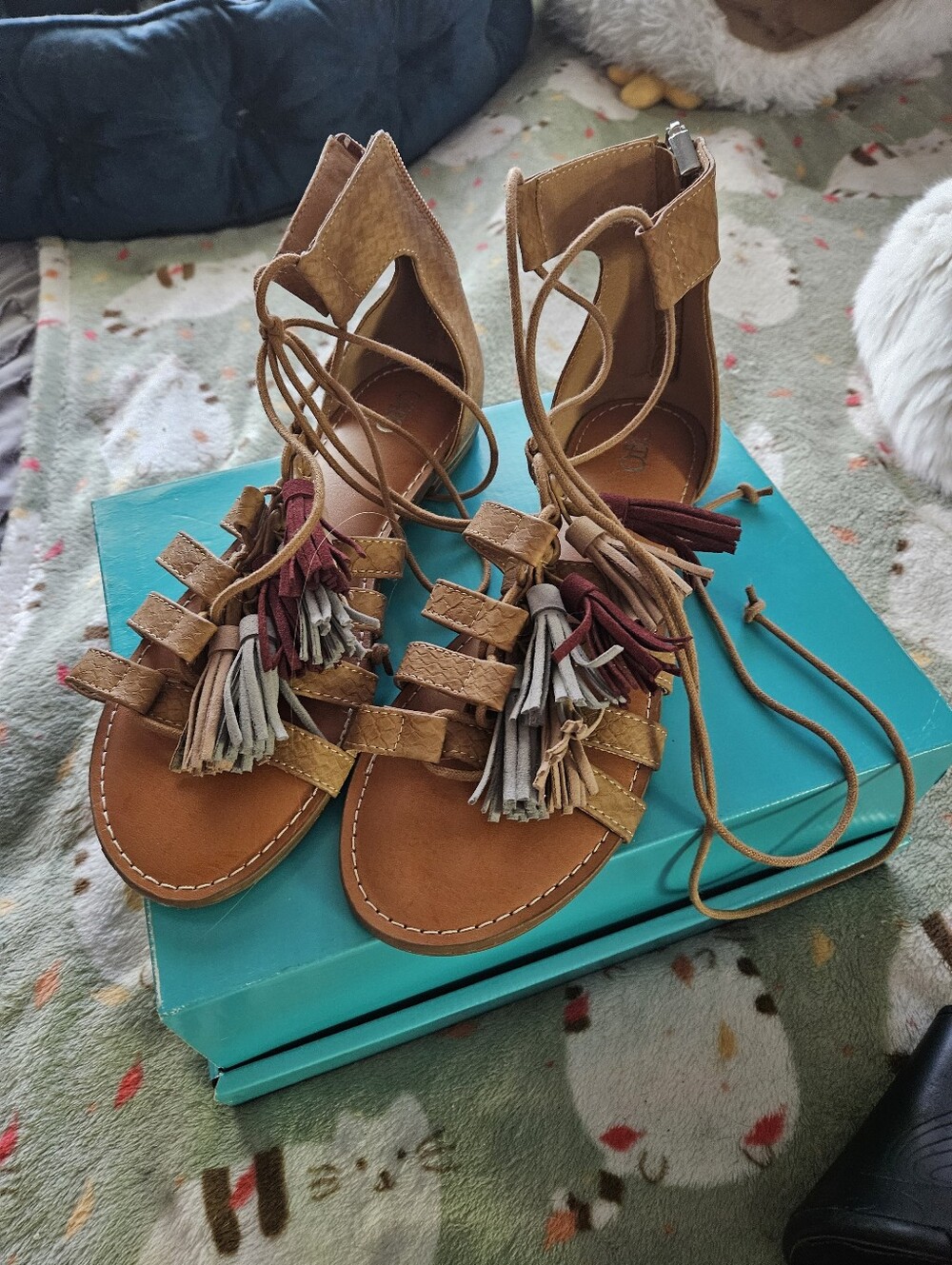 BRAND NEW ** Women's Tan Tassel Gladiator Sandals - Stylish Lace-Up Summer Shoes